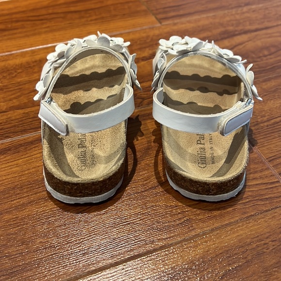 Toddler girl white flower sandals size 9 - Picture 3 of 3